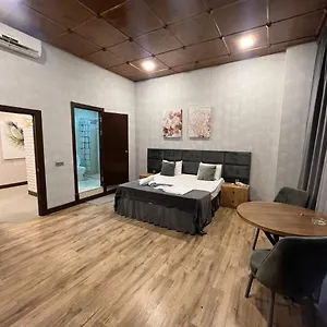 Hotel Secret, Bakoe